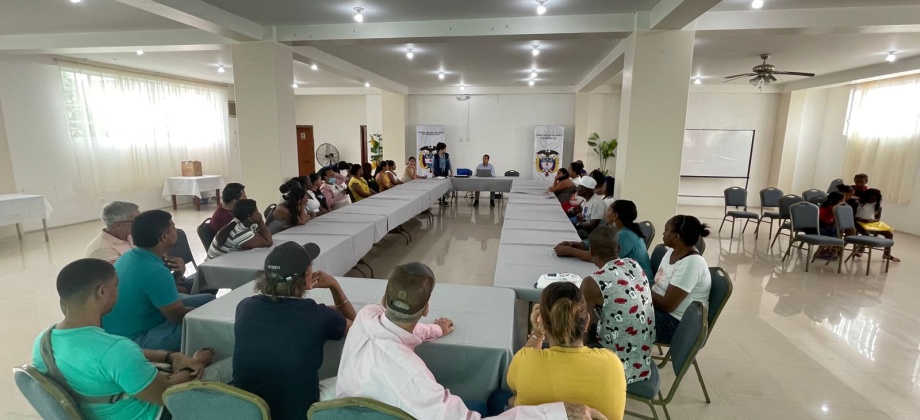 Consulado de Colombia en Esmeraldas lideró espacio de diálogo y escucha activa con víctimas en San Lorenzo