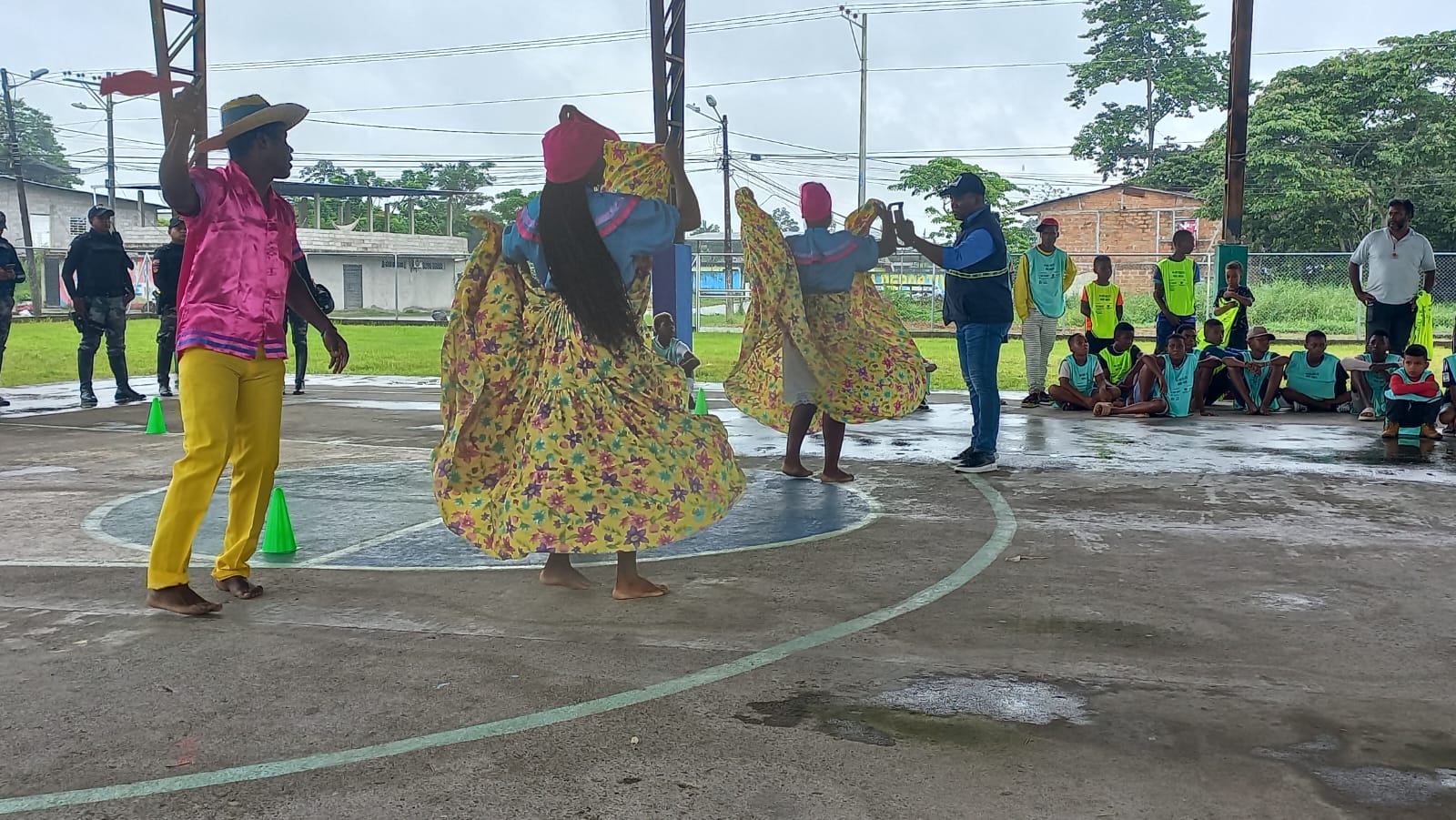 Consulado de Colombia en Esmeraldas reinauguró el proyecto #LosGolesNosUnen