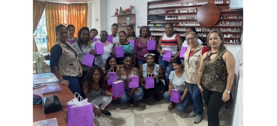 Inicia con éxito curso de uñas acrílicas para mujeres víctimas en San Lorenzo